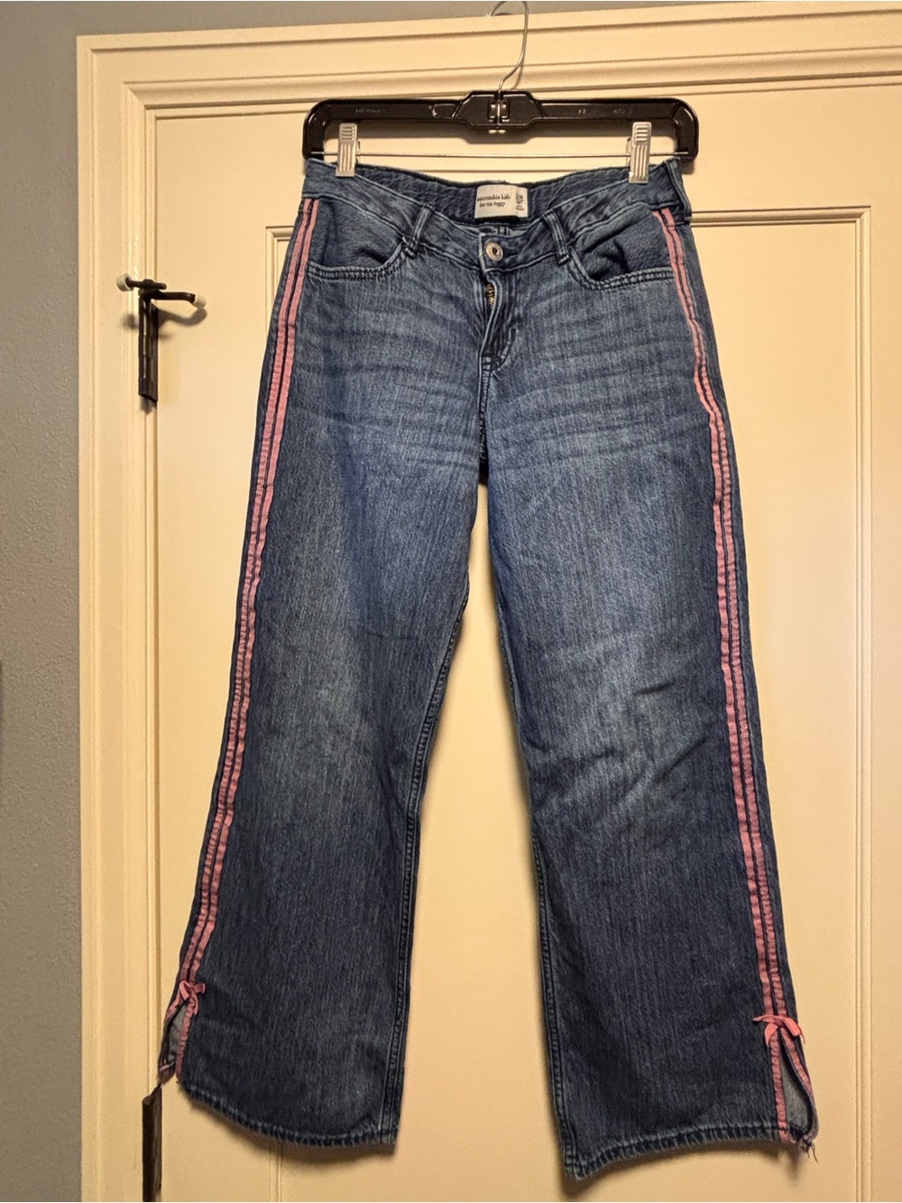 abercrombie kids Blue Denim Low Rise Baggy Jeans with Pink Stripes 15/16 short